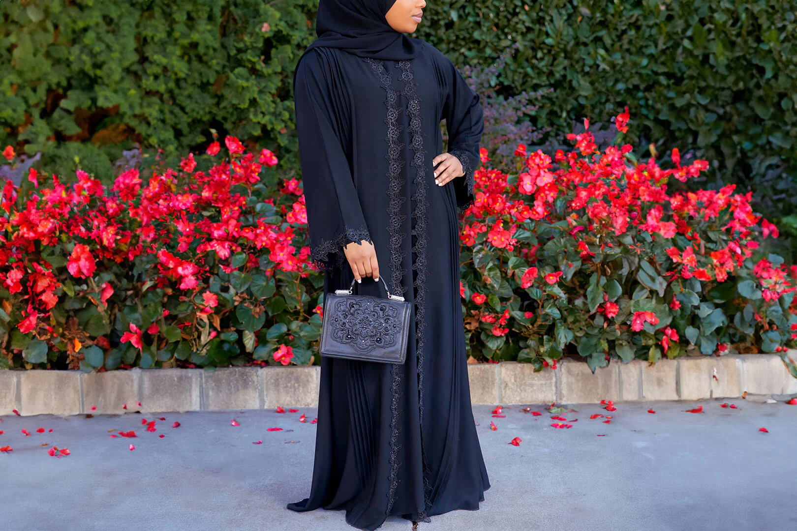 Unveiling Ramadan's Elegance: Abayas as a Tapestry of Faith and Style 28 Unveiling Ramadan's Elegance: Abayas as a Tapestry of Faith and Style