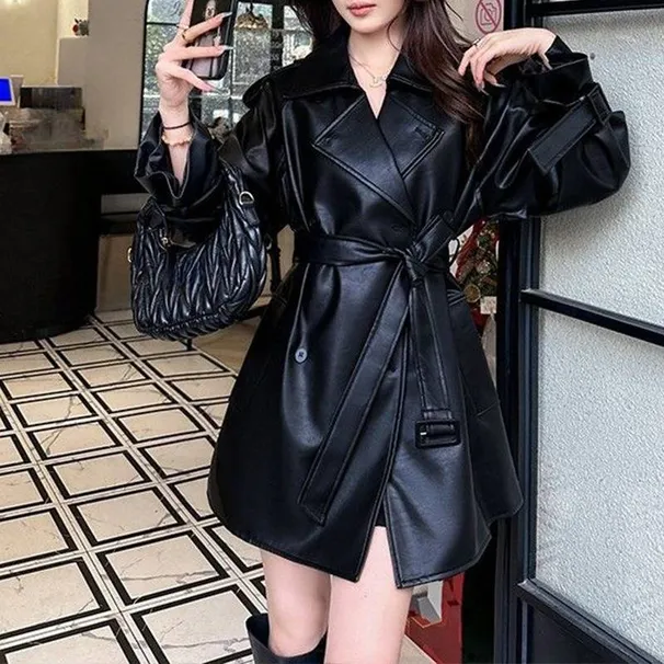 How to Style a Cropped Trench Coat: The Perfect Spring Transitional Outfit
